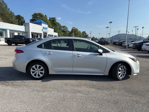 Used 2024 Toyota Corolla LE image 3