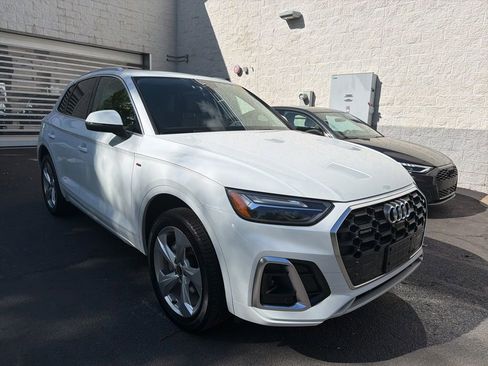 Used 2023 Audi Q5 2.0T Premium Plus w/ Premium Plus Package AWD/4WD image 3