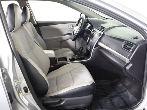 Used 2015 Toyota Camry SE image 28