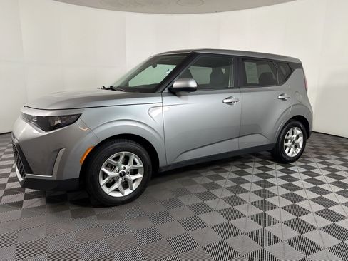 Used 2024 Kia Soul LX w/ Option Group 015 FWD image 21
