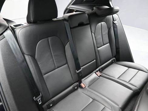 Used 2025 Volvo XC40 B5 Plus image 14