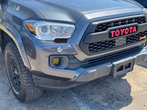 Used 2020 Toyota Tacoma SR5 RWD image 13