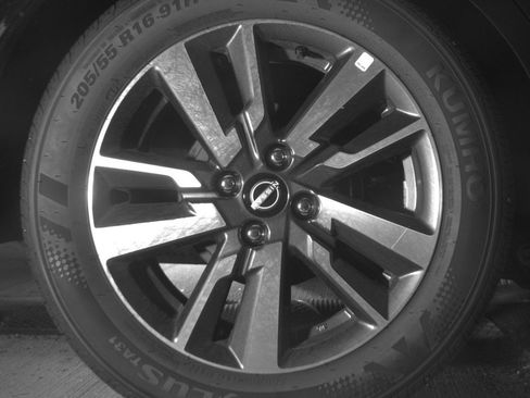 Used 2025 Nissan Versa SV FWD image 15
