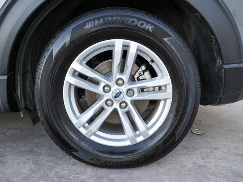 Used 2023 Ford Explorer XLT image 13