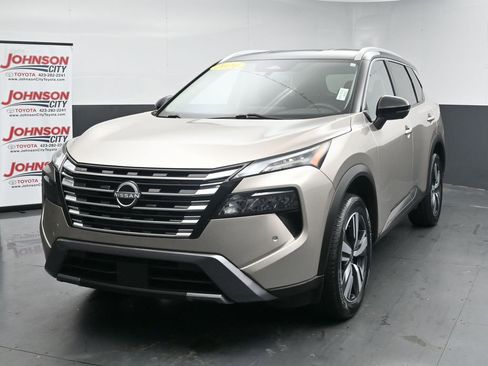 Used 2024 Nissan Rogue SL AWD/4WD image 4