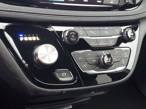 New 2026 Chrysler Pacifica Select image 11