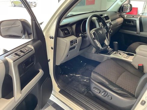 Used 2013 Toyota 4Runner SR5 w/ Convenience Pkg AWD/4WD image 9