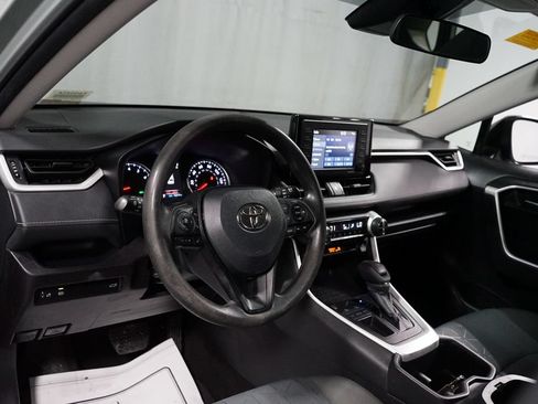 Used 2022 Toyota RAV4 XLE w/ Convenience Package FWD image 11