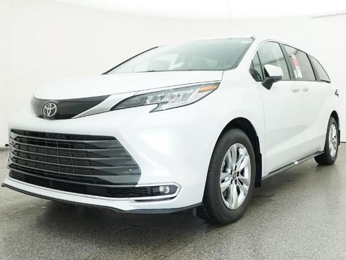 New 2026 Toyota Sienna Limited FWD image 32