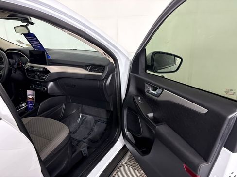 Certified 2020 Ford Escape SE image 34