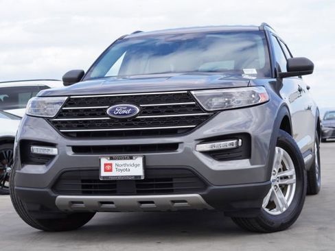 Used 2022 Ford Explorer XLT w/ Equipment Group 202A RWD image 4