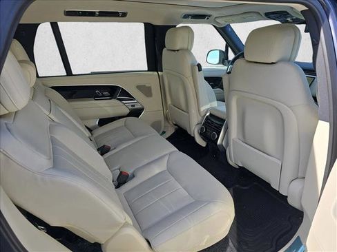 New 2025 Land Rover Range Rover Long Wheelbase SE image 11