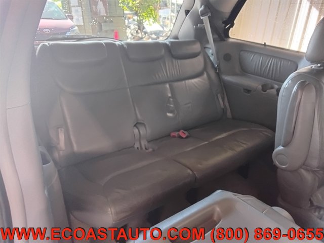 Used 2004 Toyota Sienna XLE w/ XLE Pkg 17 AWD/4WD image 18