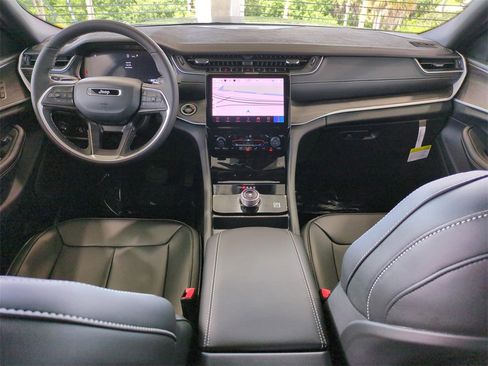 New 2025 Jeep Grand Cherokee Limited image 16