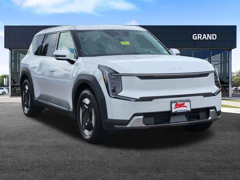 New 2026 Kia EV9 Wind AWD/4WD image 2