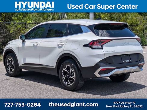 Used 2023 Kia Sportage LX AWD/4WD image 3