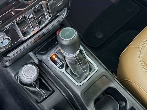 Used 2021 Jeep Gladiator Overland image 17