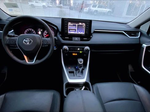 Used 2021 Toyota RAV4 XLE Premium image 15