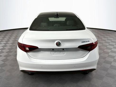 Used 2022 Alfa Romeo Giulia Ti image 7