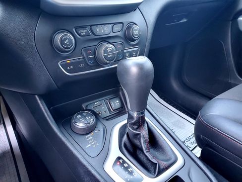 Used 2017 Jeep Cherokee Trailhawk w/ Comfort/Convenience Group image 13