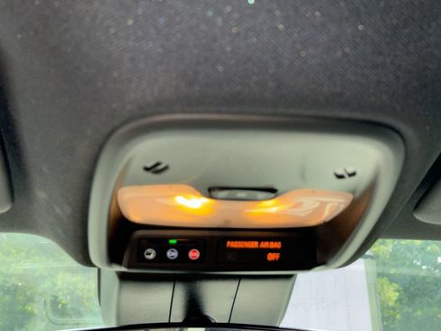 Used 2025 Chevrolet Colorado W/T RWD image 19