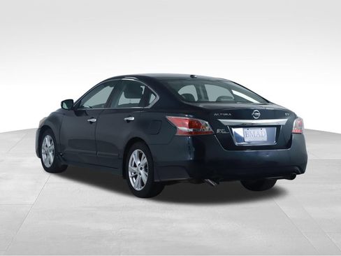 Used 2015 Nissan Altima 2.5 SV w/ Convenience Package FWD image 10