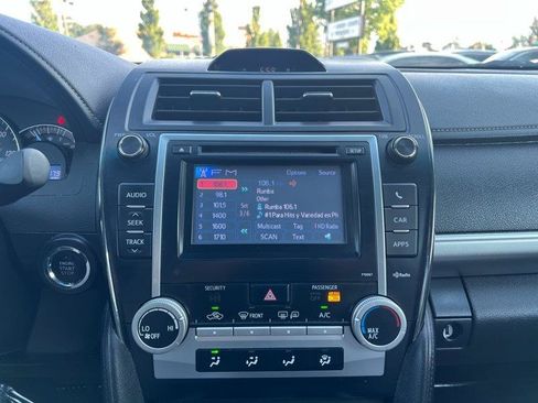 Used 2012 Toyota Camry SE FWD image 12