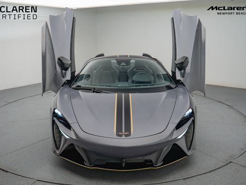 Used 2025 McLaren Artura Spider image 9