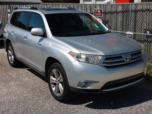 Used 2013 Toyota Highlander Limited AWD/4WD image 8