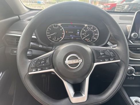 Used 2023 Nissan Altima 2.5 SV FWD image 15