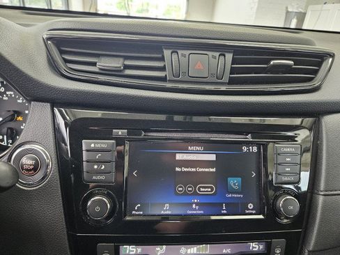 Used 2018 Nissan Rogue SV AWD/4WD image 24