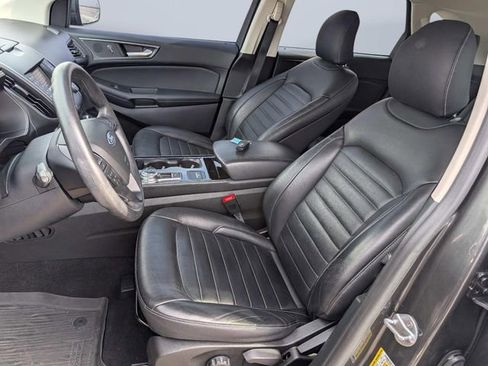 Used 2019 Ford Edge SE image 15