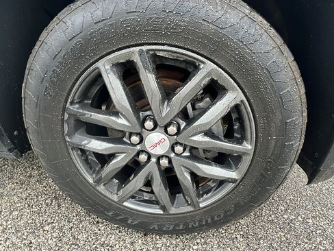 Used 2018 GMC Acadia SLT AWD/4WD image 9
