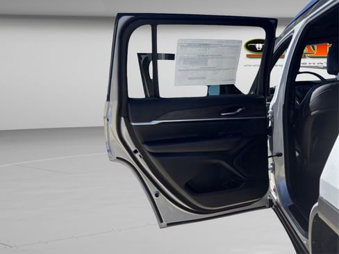 New 2025 Jeep Grand Cherokee L Limited image 25