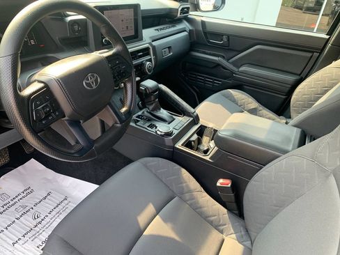 Used 2024 Toyota Tacoma SR w/ SR Upgrade Package AWD/4WD image 11
