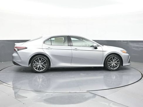 Used 2024 Toyota Camry XLE FWD image 16