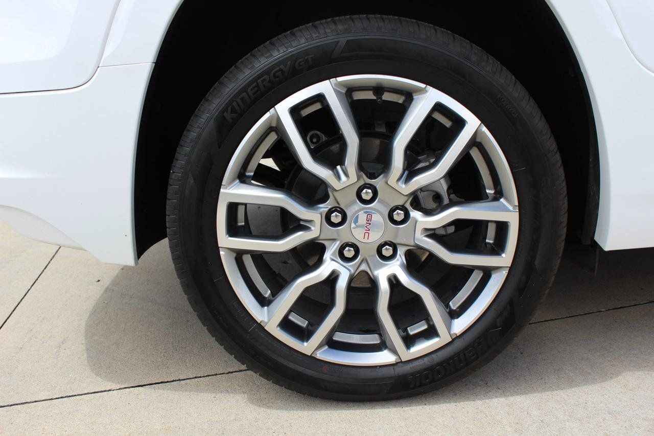 Used 2024 GMC Terrain Denali w/ Denali Premium Package AWD/4WD image 43