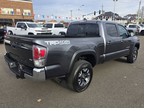 Used 2022 Toyota Tacoma TRD Off-Road image 9