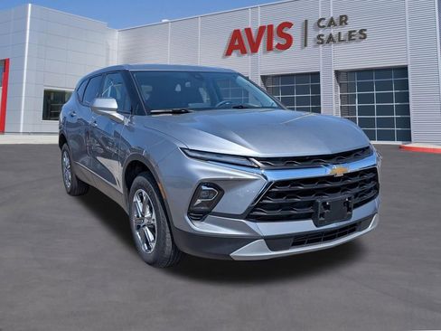 Used 2025 Chevrolet Blazer LT image 3