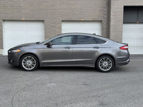 Used 2014 Ford Fusion SE w/ Equipment Group 202A image 2