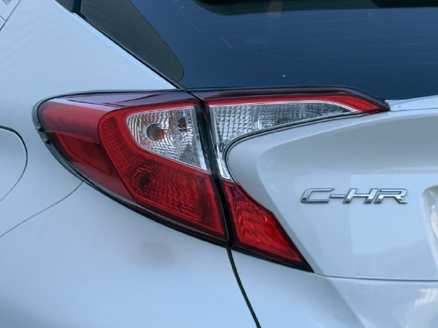 Used 2020 Toyota C-HR XLE FWD image 7