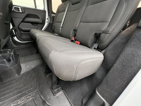 Used 2021 Jeep Wrangler Unlimited Sahara AWD/4WD image 20