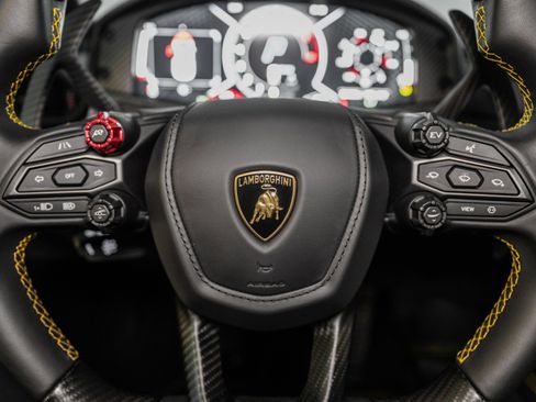 Used 2024 Lamborghini Revuelto image 50