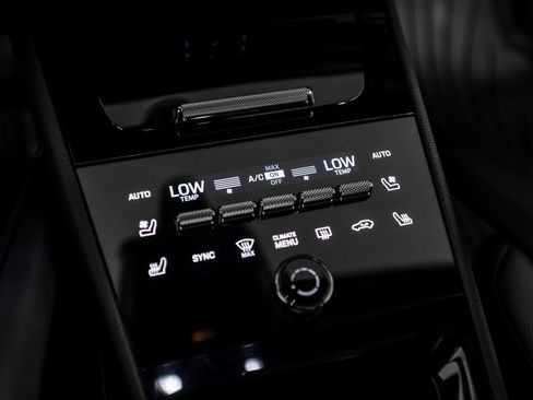 Used 2025 Porsche Cayenne AWD/4WD image 35