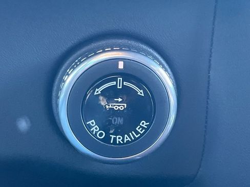 New 2026 Lincoln Navigator L Reserve AWD/4WD image 9