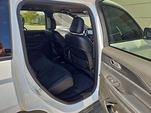 Used 2024 Jeep Grand Cherokee Altitude AWD/4WD image 18