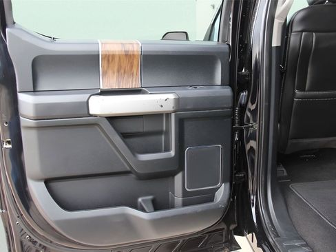 Used 2020 Ford F150 Lariat image 23