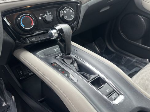 Certified 2018 Honda HR-V LX image 26