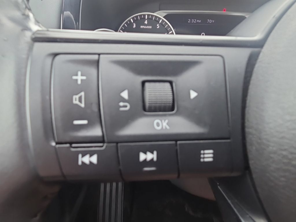 Used 2024 Nissan Pathfinder SV AWD/4WD image 35