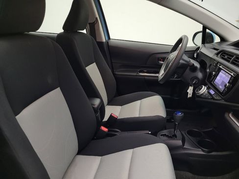 Used 2016 Toyota Prius C Two image 21